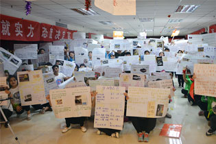 �����ڼ磬���^������i��Ŀ��(bi��o)��ƴ��һ��(zh��n)�����T���x����